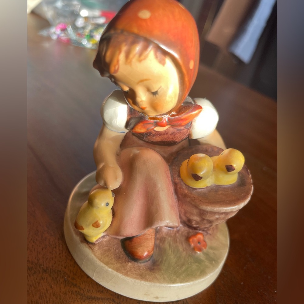 Hummel 57/0 22 chick girl